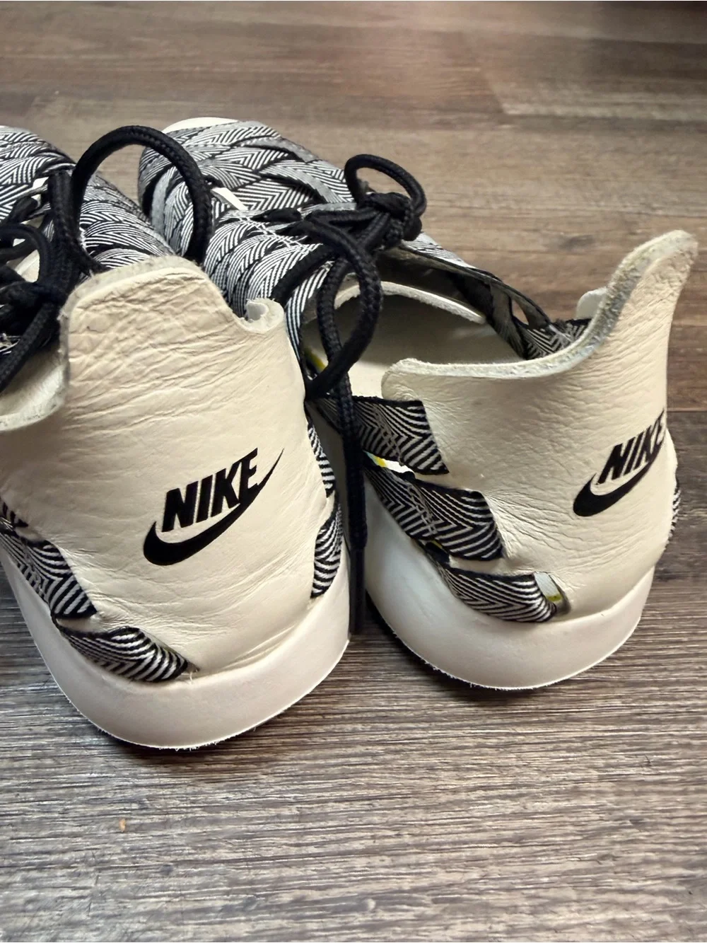 NIke Woven Juvenate Black White Lace Up Sneakers Shoe Size 5.5